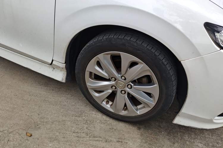 Used Honda Jade 2017 1.8L automatic Comfort version 5 seats Right Front Wheel Hub