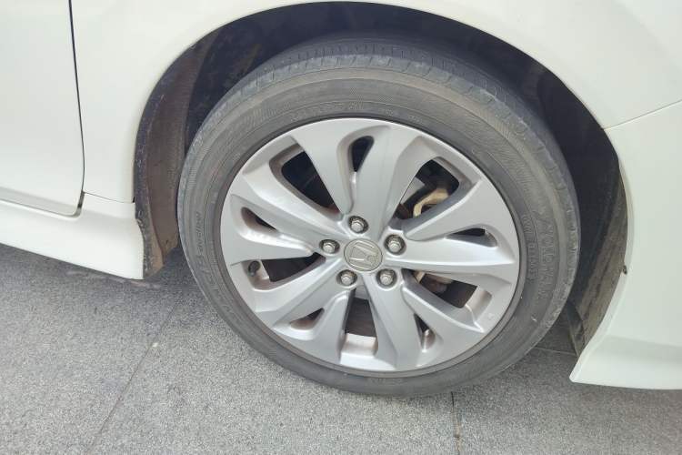 Used Honda Jade 2017 1.8L automatic Comfort version 5 seats Right Front Wheel Hub
