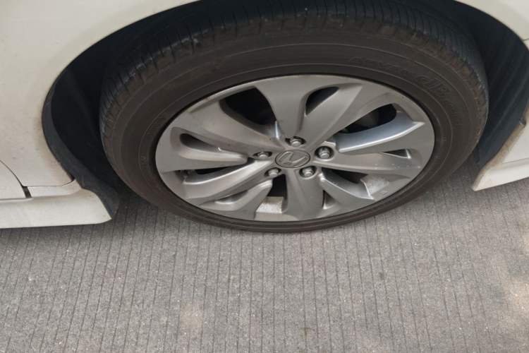 Used Honda Jade 2017 1.8L automatic Comfort version 5 seats Right Front Wheel Hub