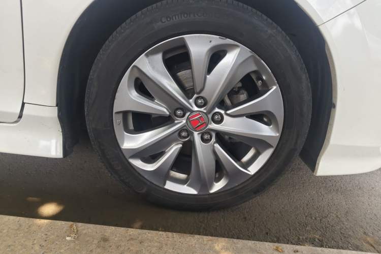 Used Honda Jade 2017 1.8L automatic Comfort version 5 seats Right Front Wheel Hub