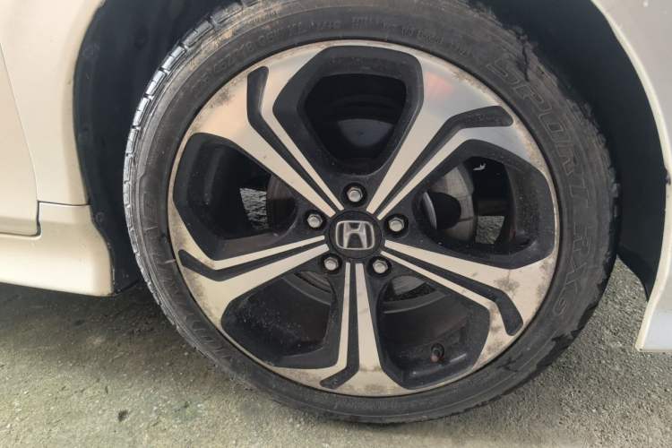 Used Honda Jade 2017 210 TURBO CVT Luxury Edition 5 Seats Right Front Wheel Hub