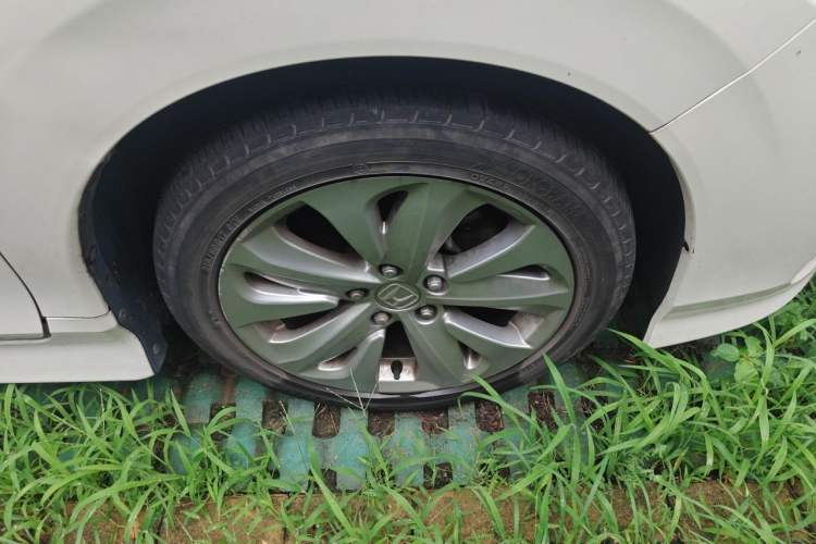 Used Honda Jade 2017 1.8L automatic Comfort version 5 seats Right Front Wheel Hub