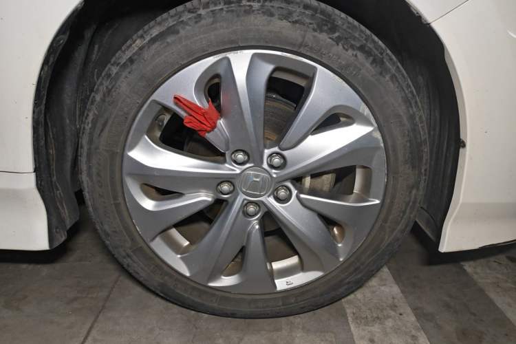 Used Honda Jade 2017 1.8L automatic Comfort version 5 seats Right Front Wheel Hub