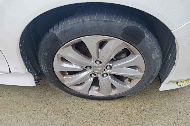 Used Honda Jade 2017 1.8L automatic Comfort version 5 seats Right Front Wheel Hub