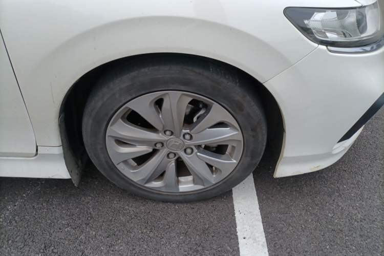 Used Honda Jade 2017 1.8L automatic Comfort version 5 seats Right Front Wheel Hub