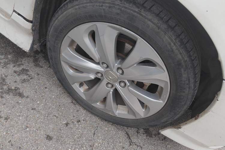 Used Honda Jade 2017 1.8L automatic Comfort version 5 seats Right Front Wheel Hub