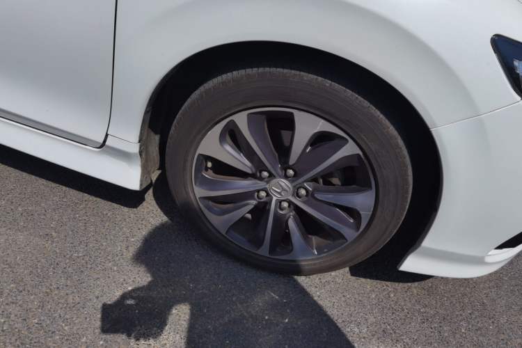 Used Honda Jade 2017 210TURBO CVT Fashion Edition 5-seater Right Front Wheel Hub