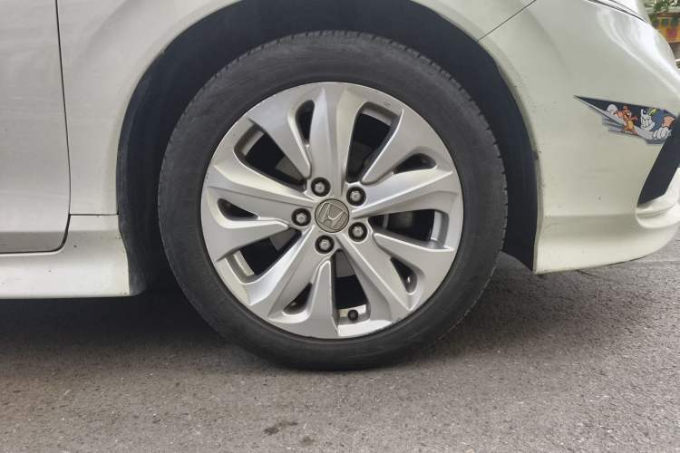 Used Honda Jade 2017 1.8L automatic Comfort version 5 seats Right Front Wheel Hub