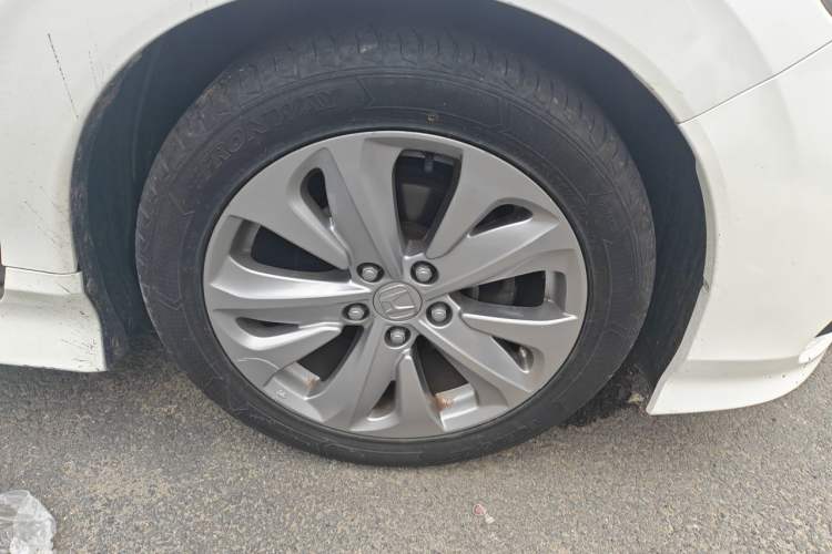 Used Honda Jade 2017 1.8L automatic Comfort version 5 seats Right Front Wheel Hub