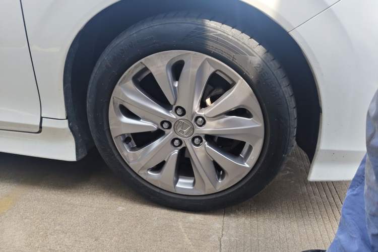 Used Honda Jade 2017 1.8L Automatic Classic Edition 5 seats Right Front Wheel Hub