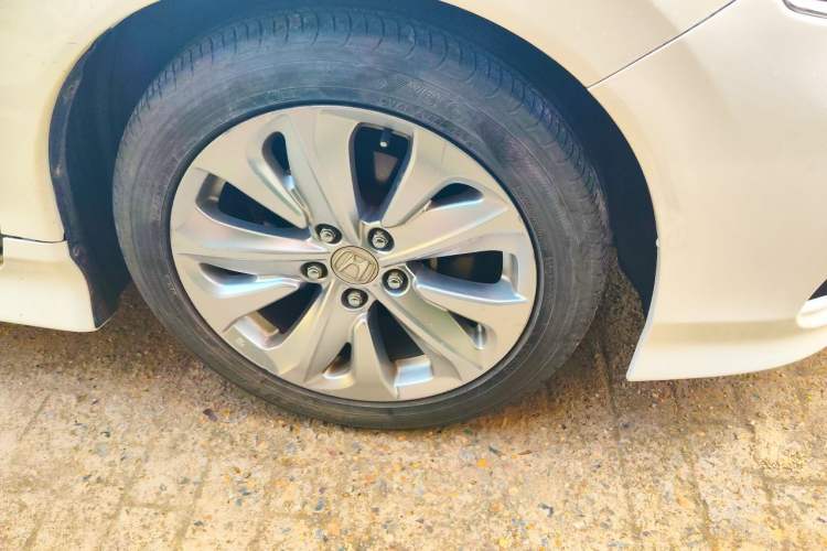 Used Honda Jade 2017 1.8L automatic Comfort version 5 seats Right Front Wheel Hub