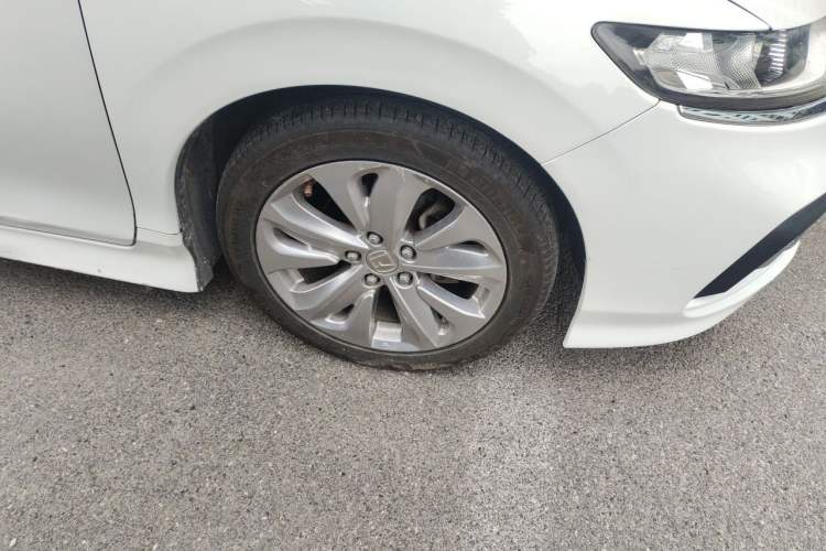 Used Honda Jade 2017 1.8L automatic Comfort version 5 seats Right Front Wheel Hub