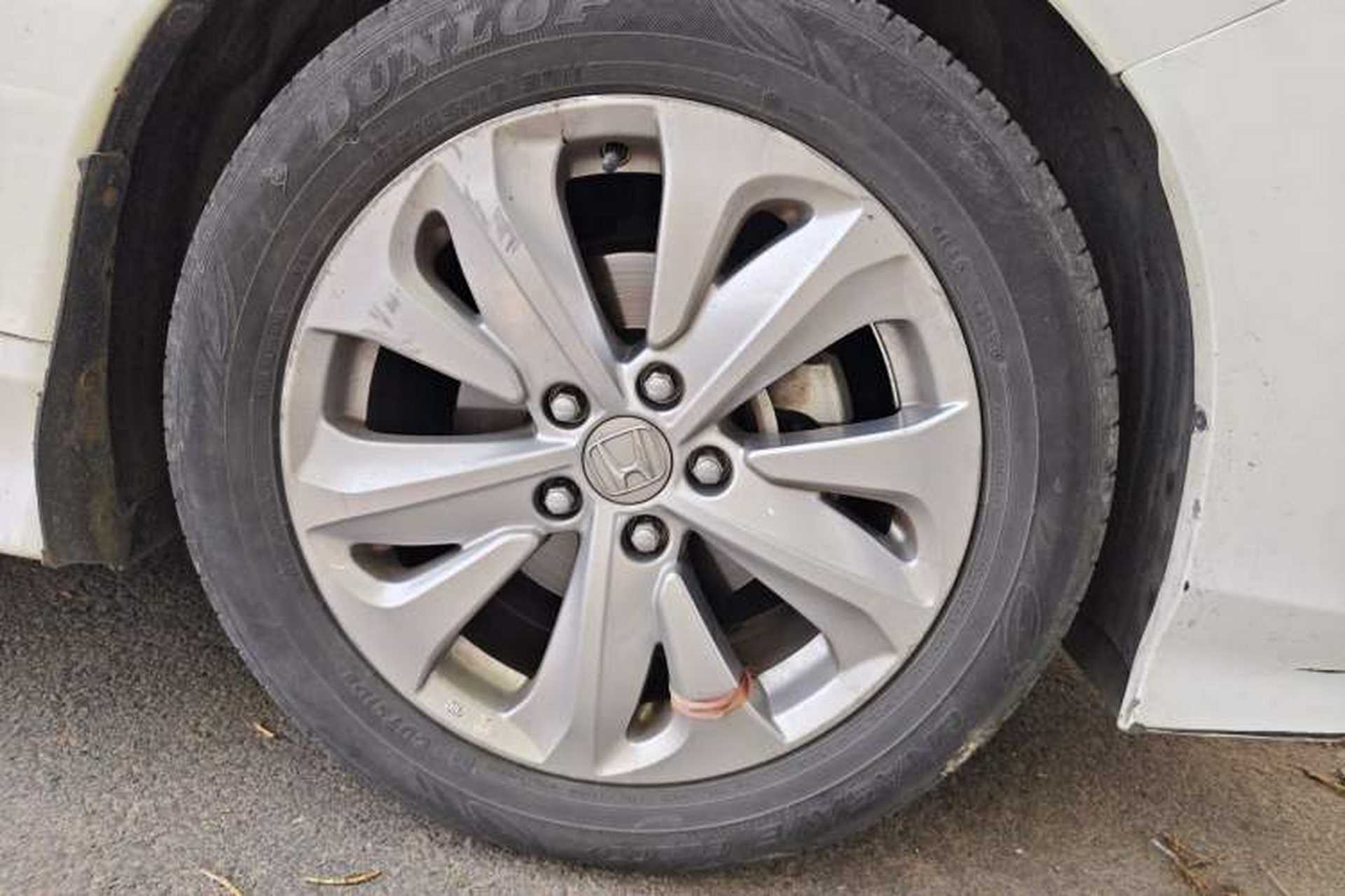 Used Honda Jade 2017 1.8L automatic Comfort version 5 seats Right Front Wheel Hub
