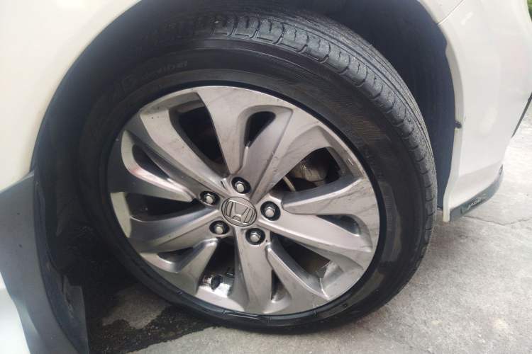 Used Honda Jade 2017 1.8L automatic Comfort version 5 seats Right Front Wheel Hub