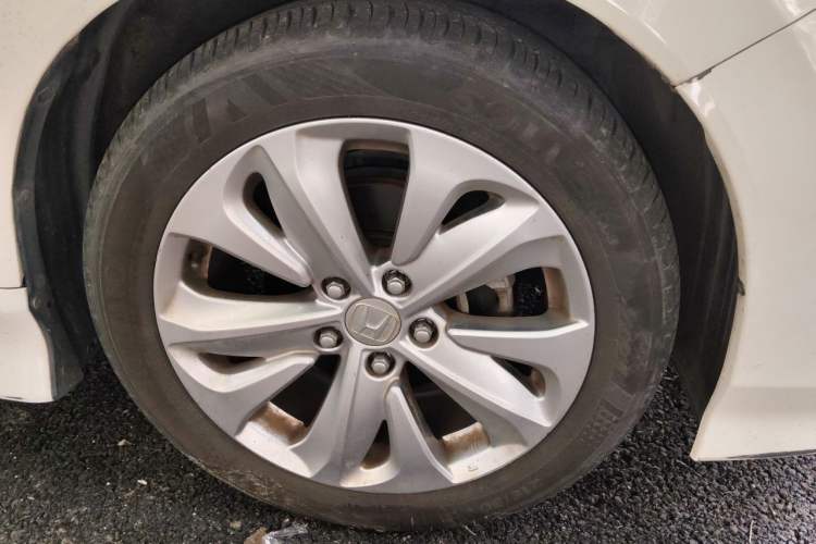 Used Honda Jade 2017 1.8L automatic Comfort version 5 seats Right Front Wheel Hub