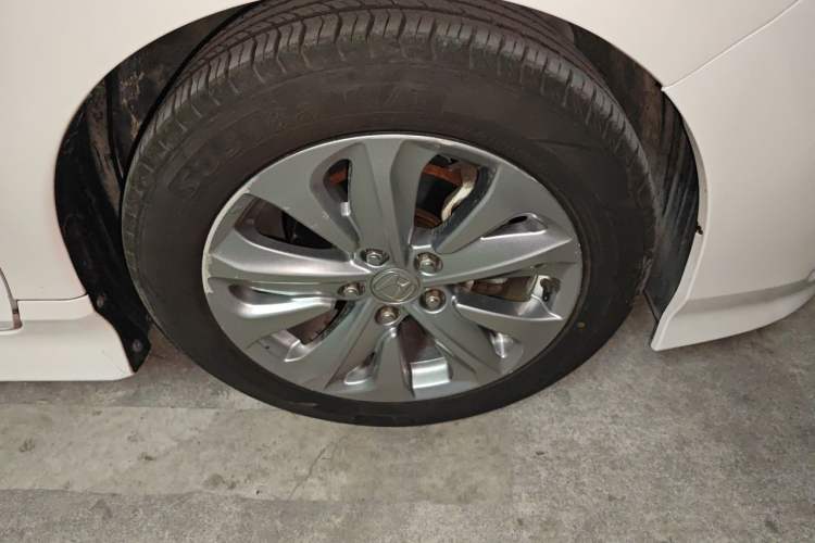 Used Honda Jade 2017 1.8L Automatic Classic Edition 5 seats Right Front Wheel Hub