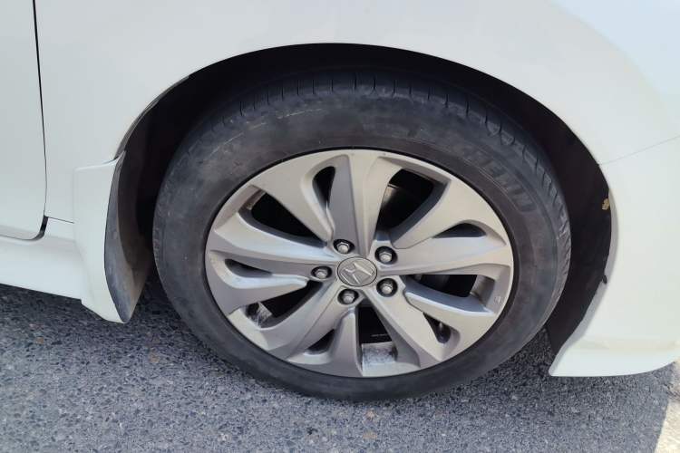 Used Honda Jade 2017 1.8L automatic Comfort version 5 seats Right Front Wheel Hub