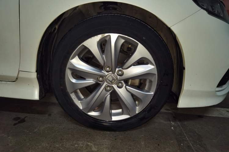 Used Honda Jade 2017 1.8L automatic Comfort version 5 seats Right Front Wheel Hub
