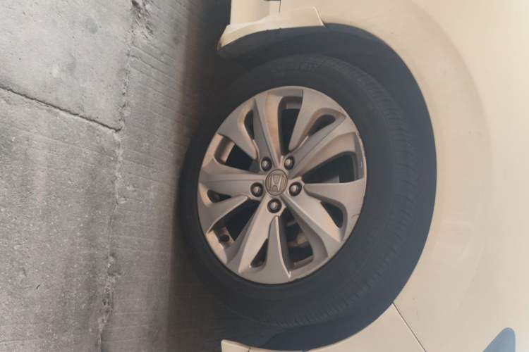 Used Honda Jade 2017 1.8L automatic Comfort version 5 seats Right Front Wheel Hub