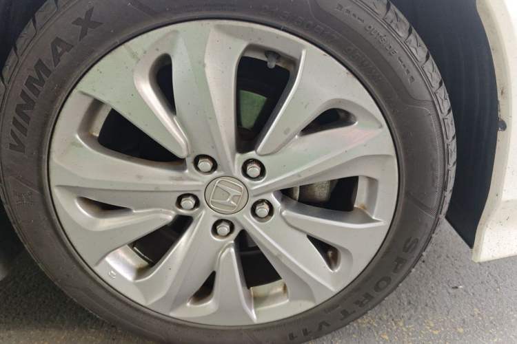 Used Honda Jade 2017 1.8L automatic Comfort version 5 seats Right Front Wheel Hub