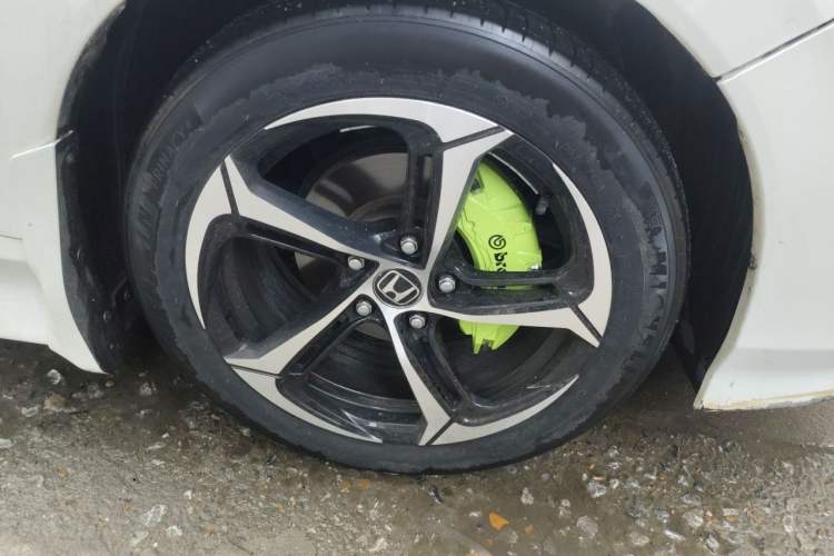 Used Honda Jade 2017 1.8L automatic Comfort version 5 seats Right Front Wheel Hub