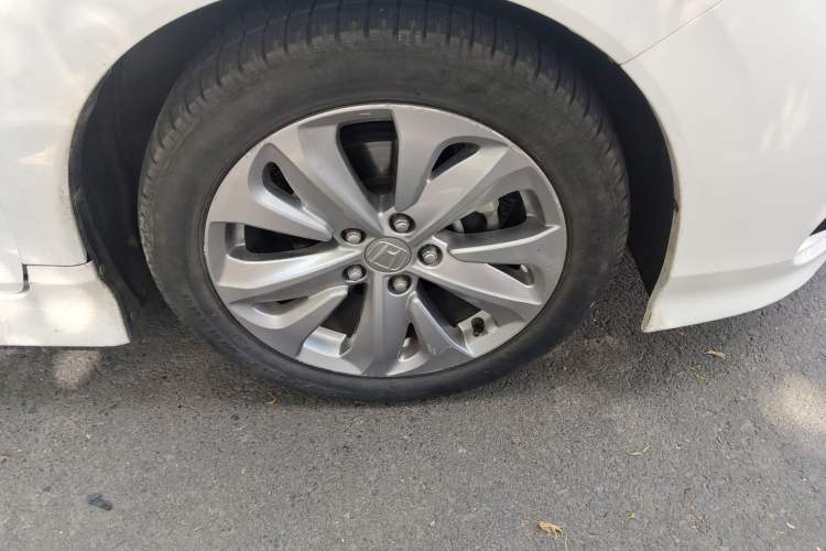 Used Honda Jade 2017 1.8L automatic Comfort version 5 seats Right Front Wheel Hub