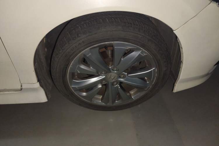 Used Honda Jade 2017 1.8L automatic Comfort version 5 seats Right Front Wheel Hub