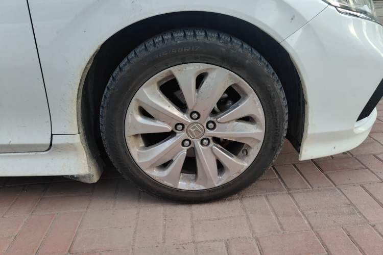 Used Honda Jade 2017 1.8L automatic Comfort version 5 seats Right Front Wheel Hub