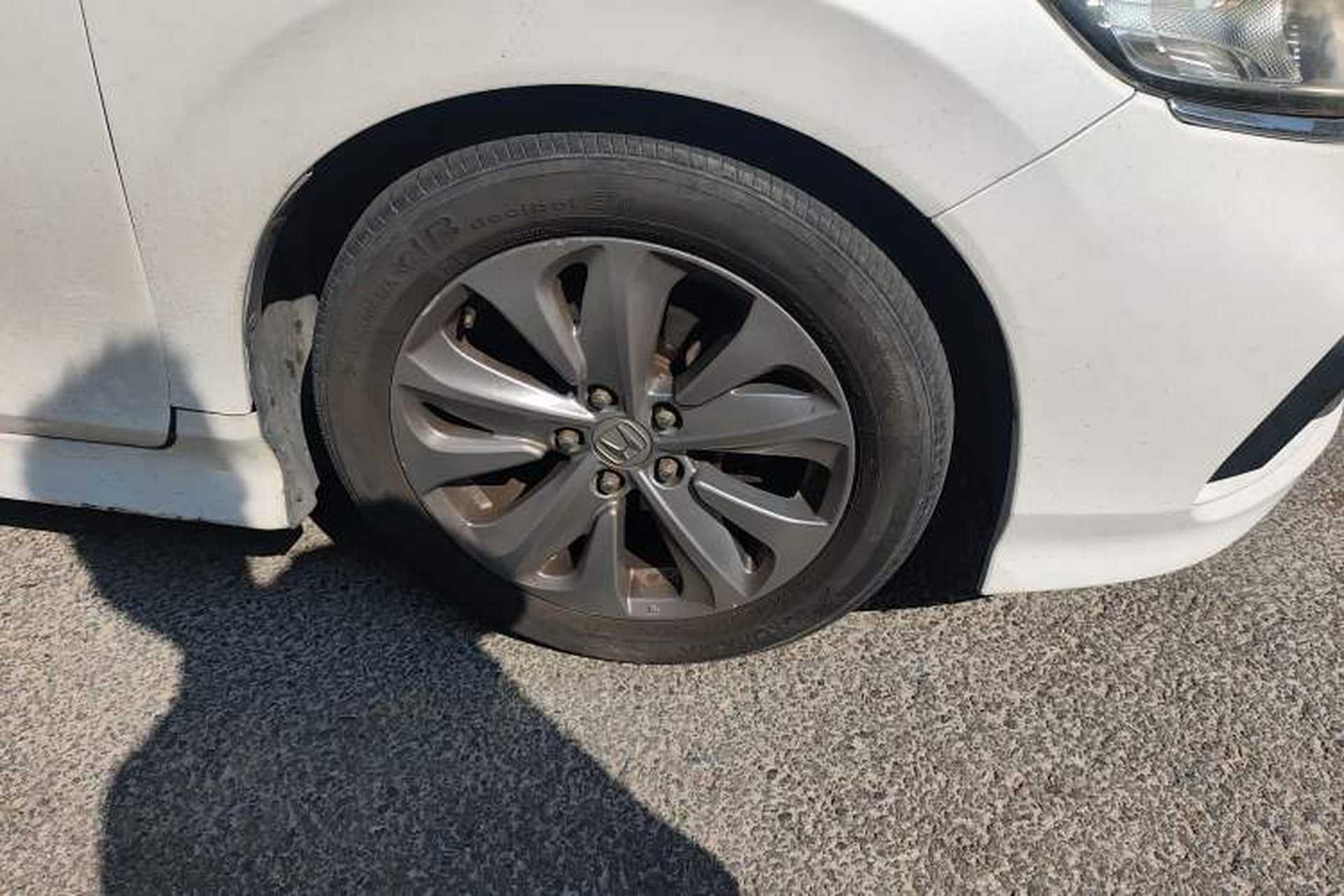 Used Honda Jade 2017 1.8L automatic Comfort version 5 seats Right Front Wheel Hub