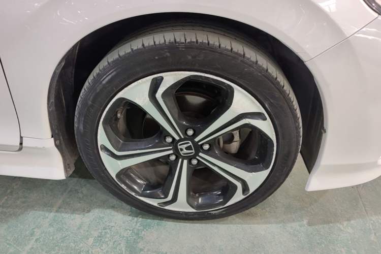 Used Honda Jade 2017 210 TURBO CVT Luxury Edition 5 Seats Right Front Wheel Hub