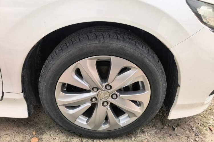 Used Honda Jade 2017 1.8L automatic Comfort version 5 seats Right Front Wheel Hub