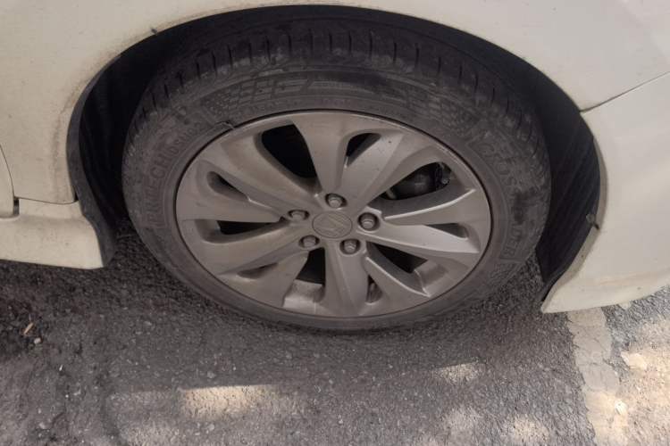Used Honda Jade 2017 1.8L automatic Comfort version 5 seats Right Front Wheel Hub