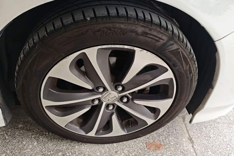 Used Honda Jade 2017 210TURBO CVT Fashion Edition 5-seater Right Front Wheel Hub