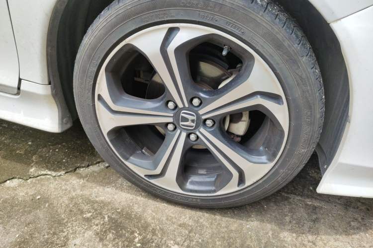 Used Honda Jade 2017 210 TURBO CVT Luxury Edition 5 Seats Right Front Wheel Hub
