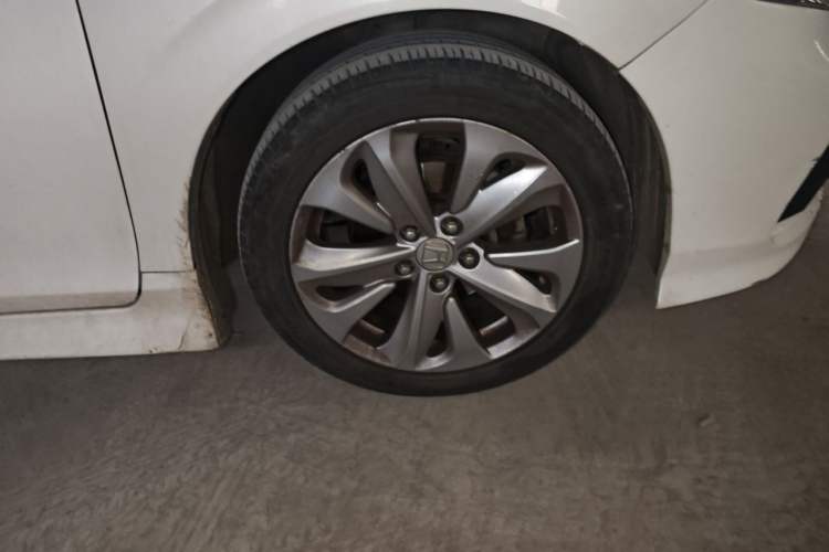 Used Honda Jade 2017 1.8L Automatic Classic Edition 5 seats Right Front Wheel Hub