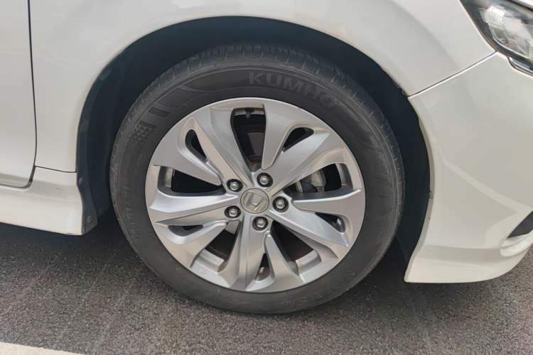 Used Honda Jade 2017 1.8L automatic Comfort version 5 seats Right Front Wheel Hub