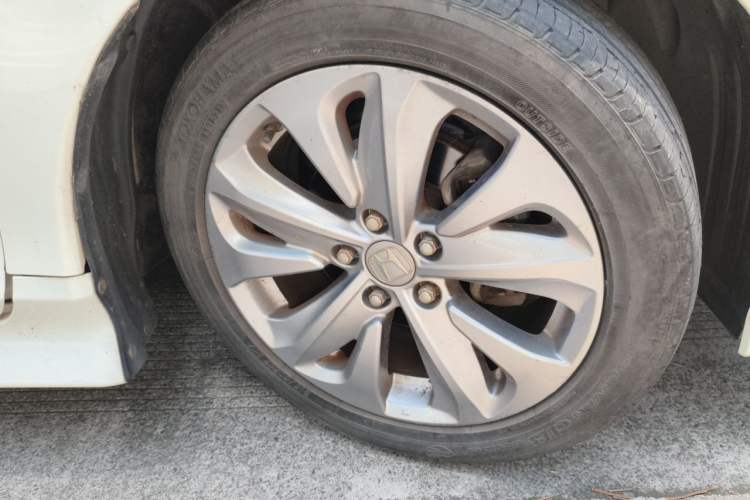 Used Honda Jade 2017 1.8L automatic Comfort version 5 seats Right Front Wheel Hub