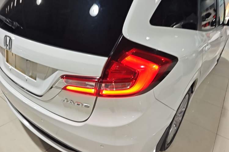 Used Honda Jade 2017 1.8L automatic Comfort version 5 seats Right Rear Taillight