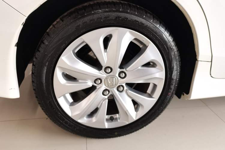 Used Honda Jade 2017 1.8L automatic Comfort version 5 seats Right Rear Wheel Hub