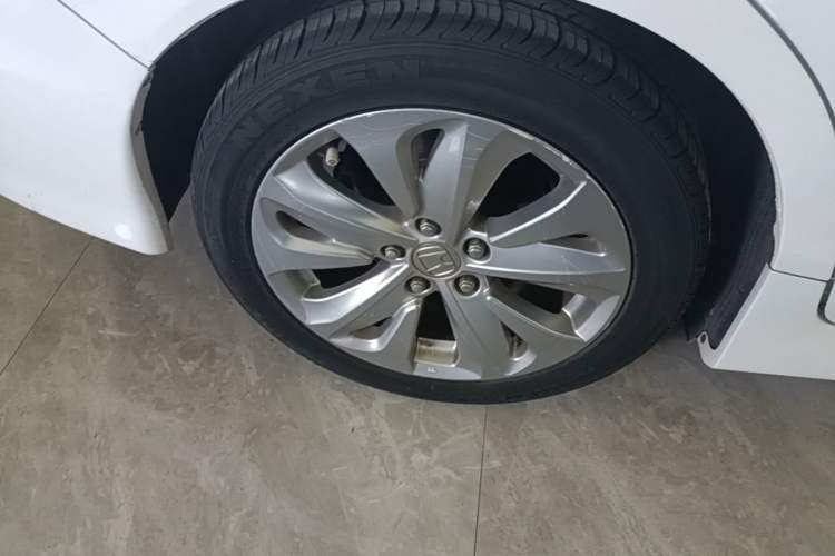 Used Honda Jade 2017 1.8L automatic Comfort version 5 seats Right Rear Wheel Hub