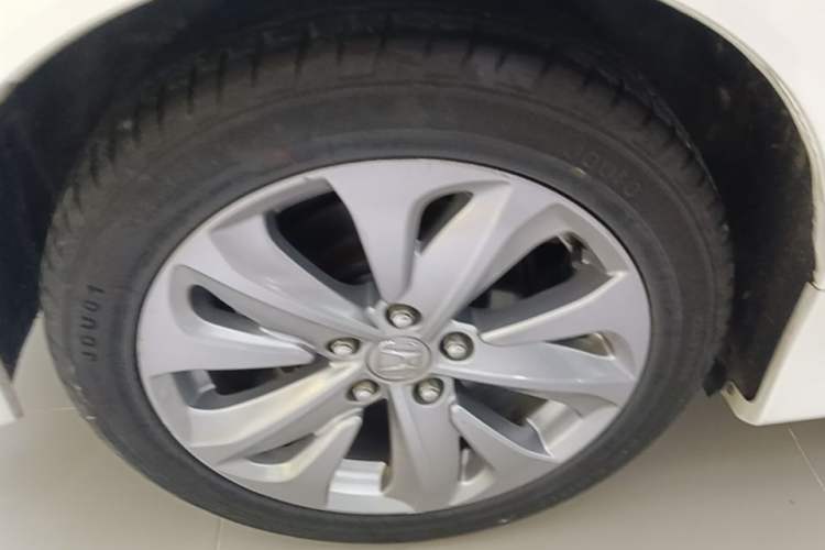 Used Honda Jade 2017 1.8L automatic Comfort version 5 seats Right Rear Wheel Hub