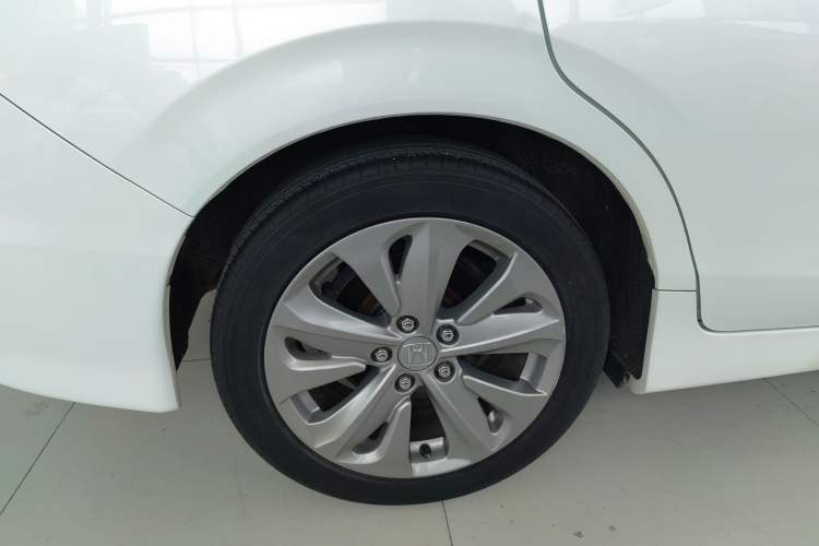 Used Honda Jade 2017 1.8L automatic Comfort version 5 seats Right Rear Wheel Hub