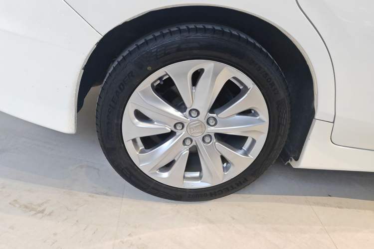Used Honda Jade 2017 1.8L automatic Comfort version 5 seats Right Rear Wheel Hub
