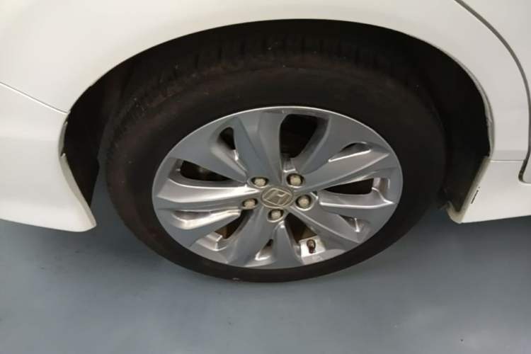 Used Honda Jade 2017 1.8L automatic Comfort version 5 seats Right Rear Wheel Hub