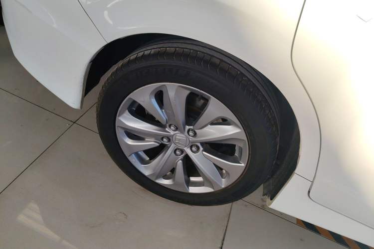 Used Honda Jade 2017 1.8L automatic Comfort version 5 seats Right Rear Wheel Hub