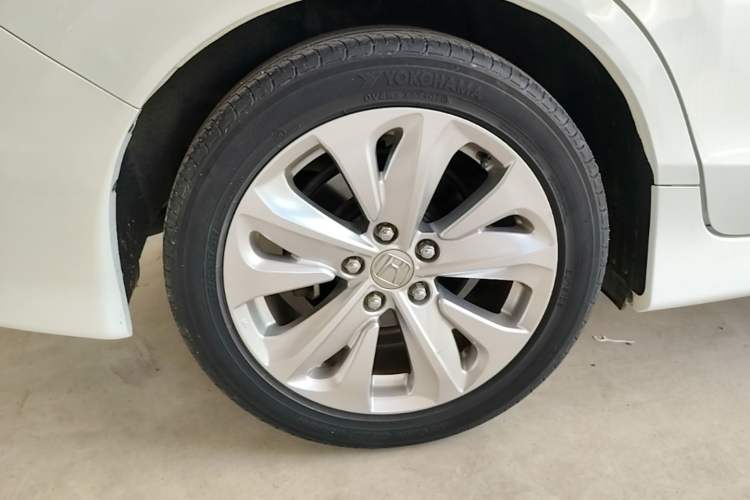 Used Honda Jade 2017 1.8L Automatic Classic Edition 5 seats Right Rear Wheel Hub