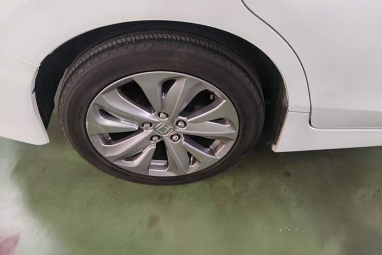 Used Honda Jade 2017 1.8L automatic Comfort version 5 seats Right Rear Wheel Hub