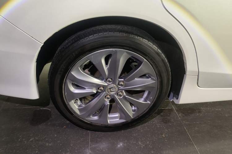 Used Honda Jade 2017 1.8L Automatic Classic Edition 5 seats Right Rear Wheel Hub