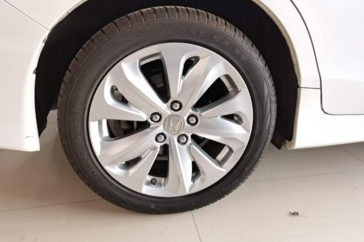 Used Honda Jade 2017 1.8L automatic Comfort version 5 seats Right Rear Wheel Hub