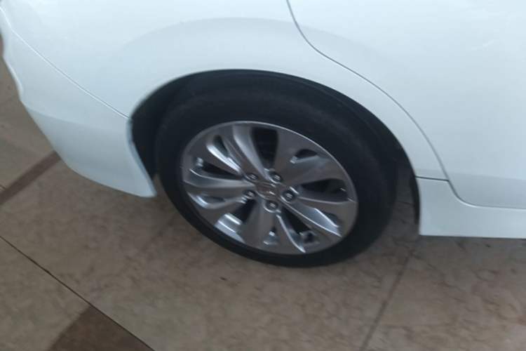 Used Honda Jade 2017 1.8L automatic Comfort version 5 seats Right Rear Wheel Hub